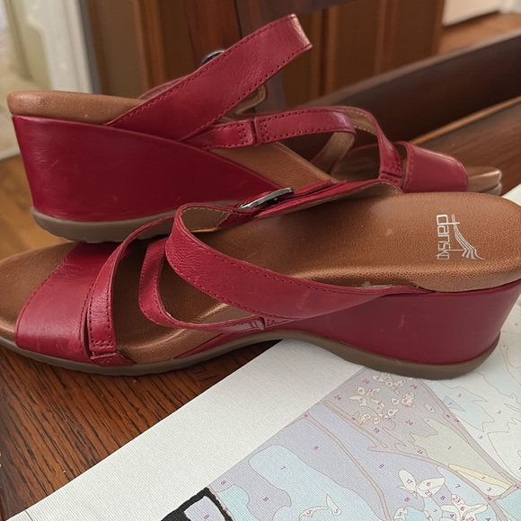 Dansko Ana Womens Red Leather Open Back Wedge Sandal Size EU 39M New - Picture 4 of 5